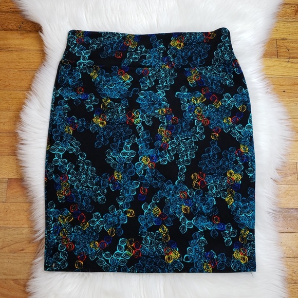 LuLaRoe Dresses & Skirts - LulaRoe Floral Cassie Pencil Skirt